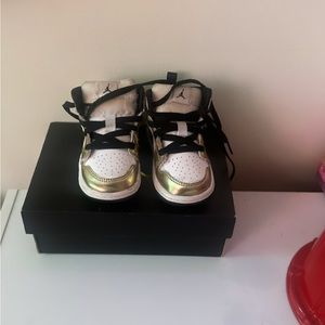 Metallic Gold/Black and white